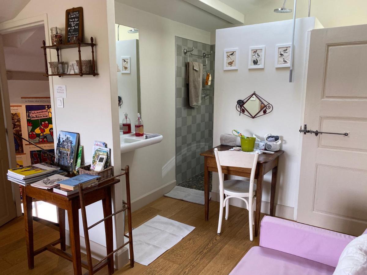 Chez L'Antiquaire Bed & Breakfast Hauterives Bagian luar foto